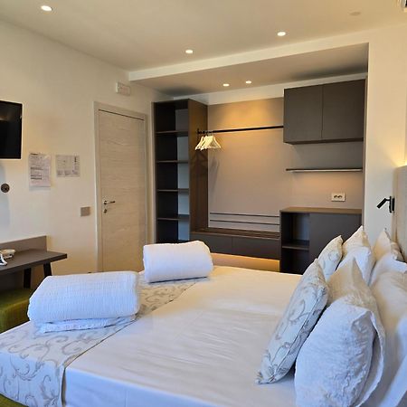 ברנצונה סול גארדה Hotel Pace מראה חיצוני תמונה