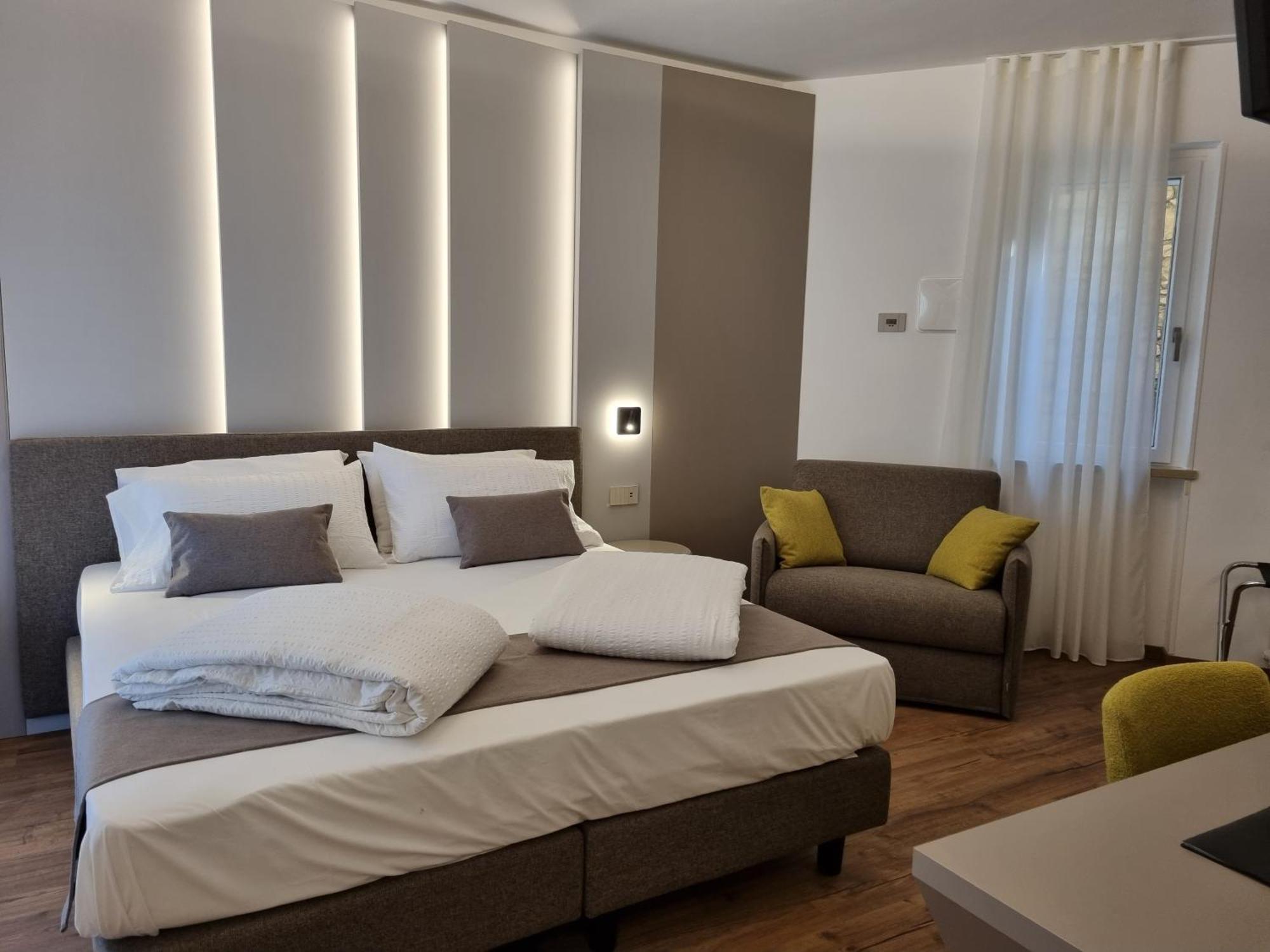 ברנצונה סול גארדה Hotel Pace מראה חיצוני תמונה