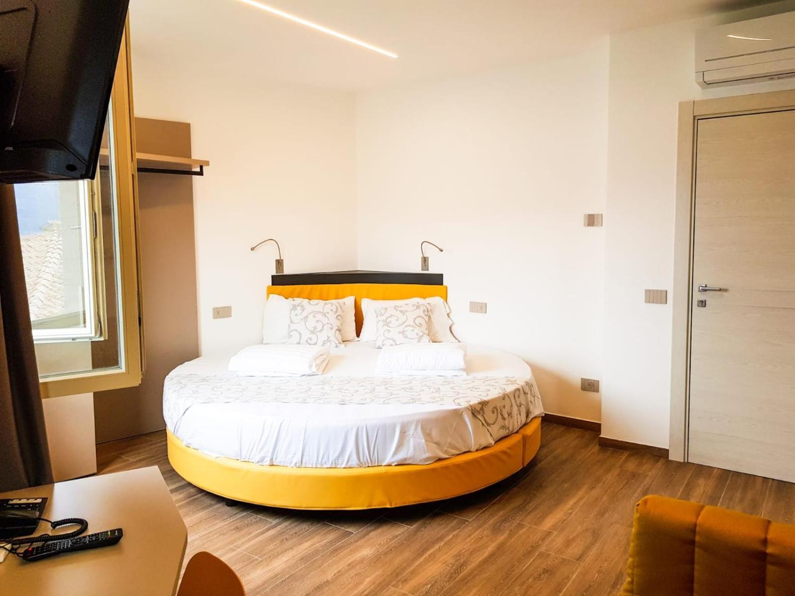 ברנצונה סול גארדה Hotel Pace מראה חיצוני תמונה