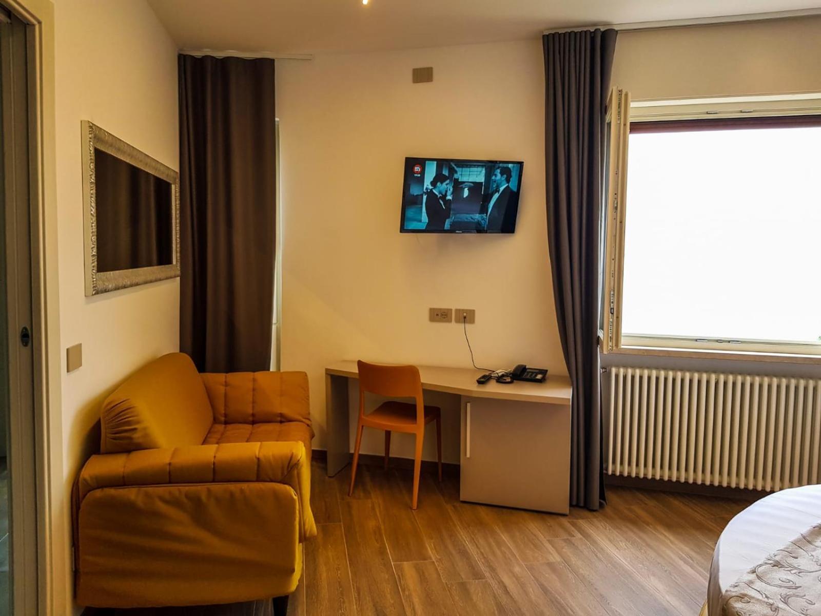 ברנצונה סול גארדה Hotel Pace מראה חיצוני תמונה