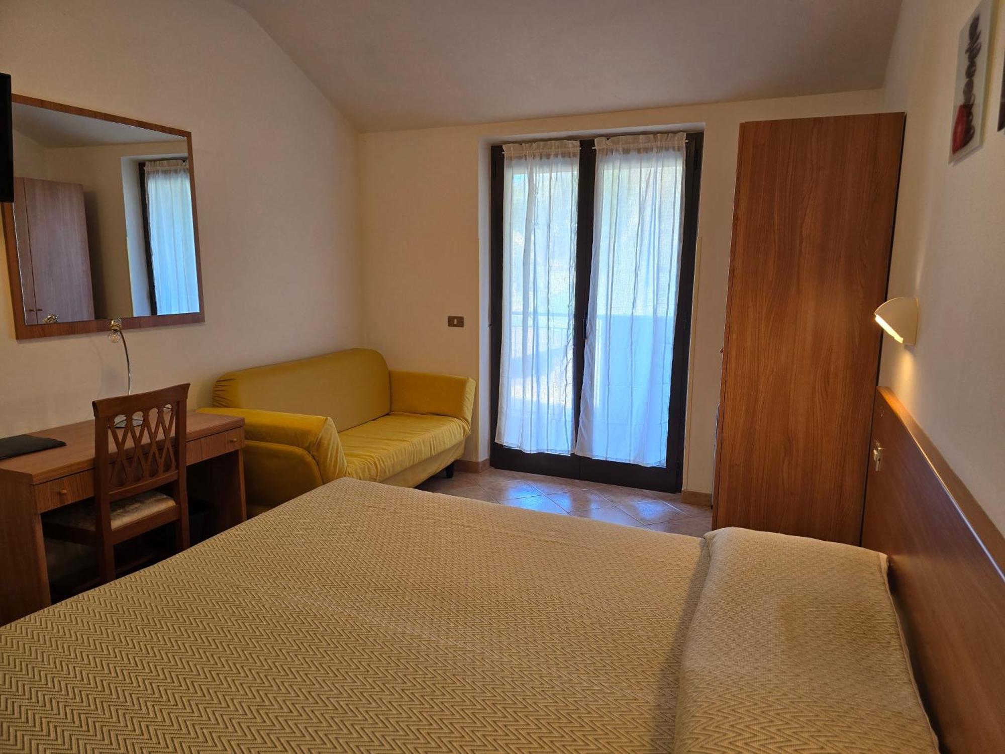 ברנצונה סול גארדה Hotel Pace מראה חיצוני תמונה