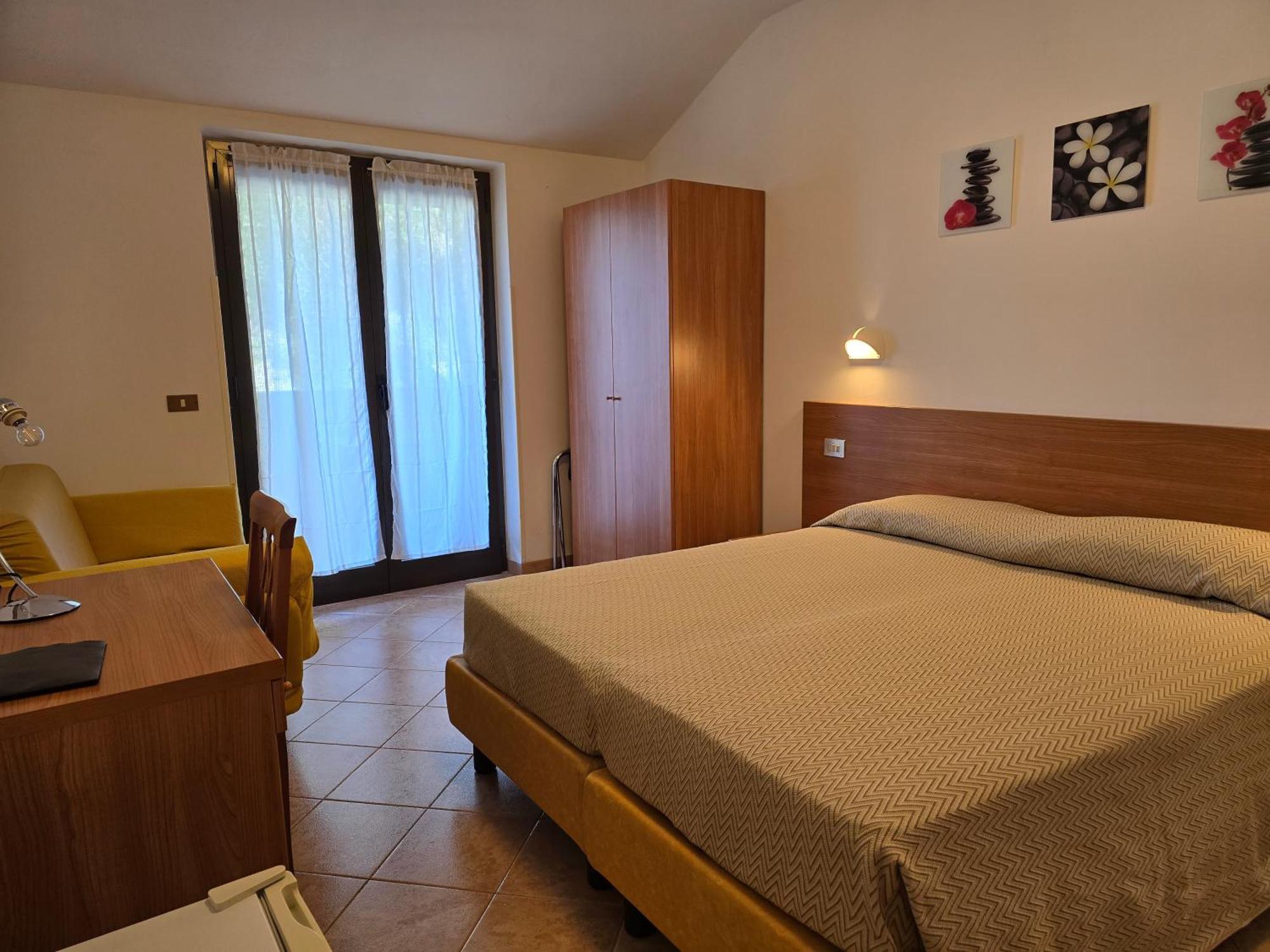 ברנצונה סול גארדה Hotel Pace מראה חיצוני תמונה