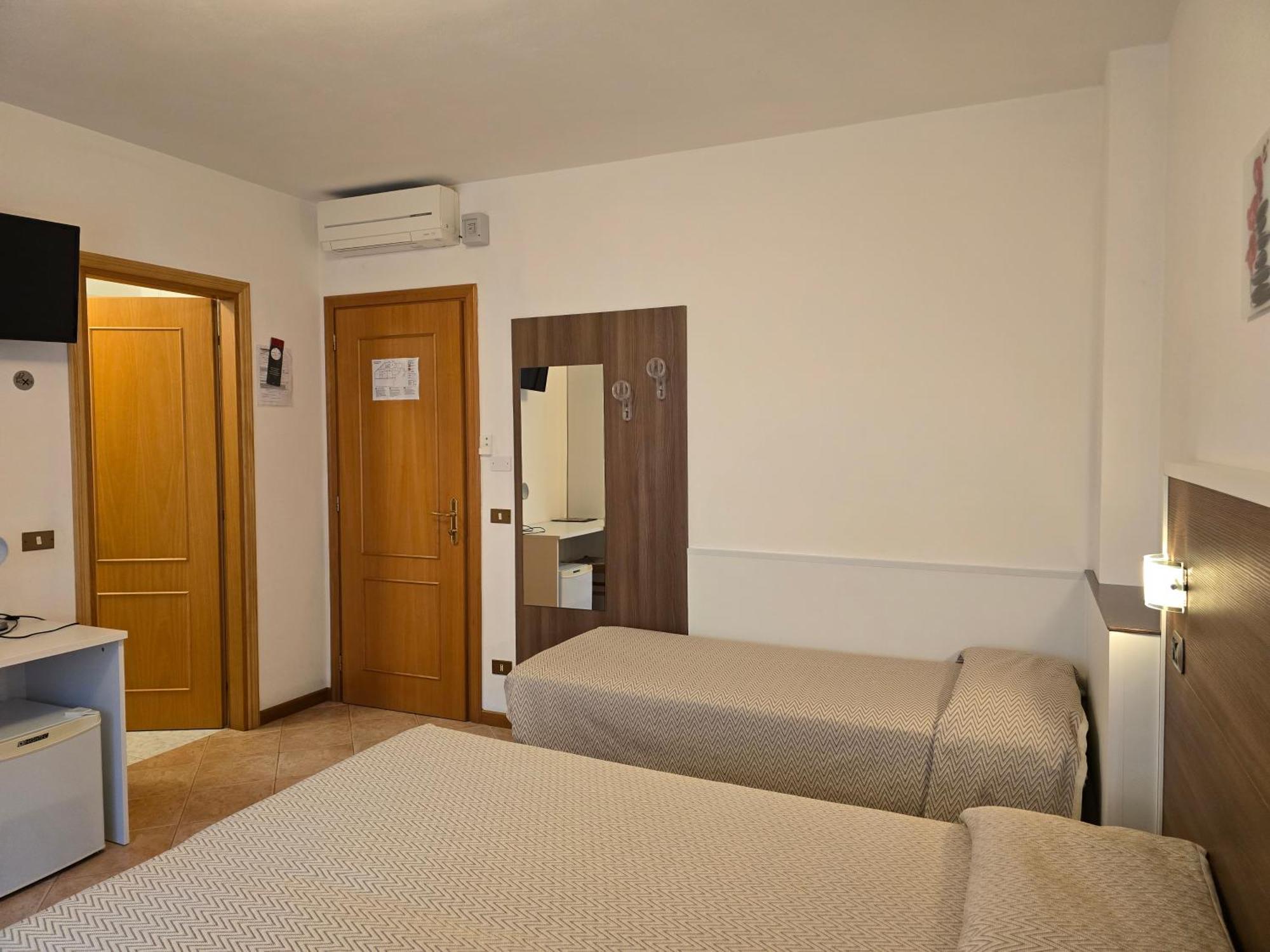 ברנצונה סול גארדה Hotel Pace מראה חיצוני תמונה