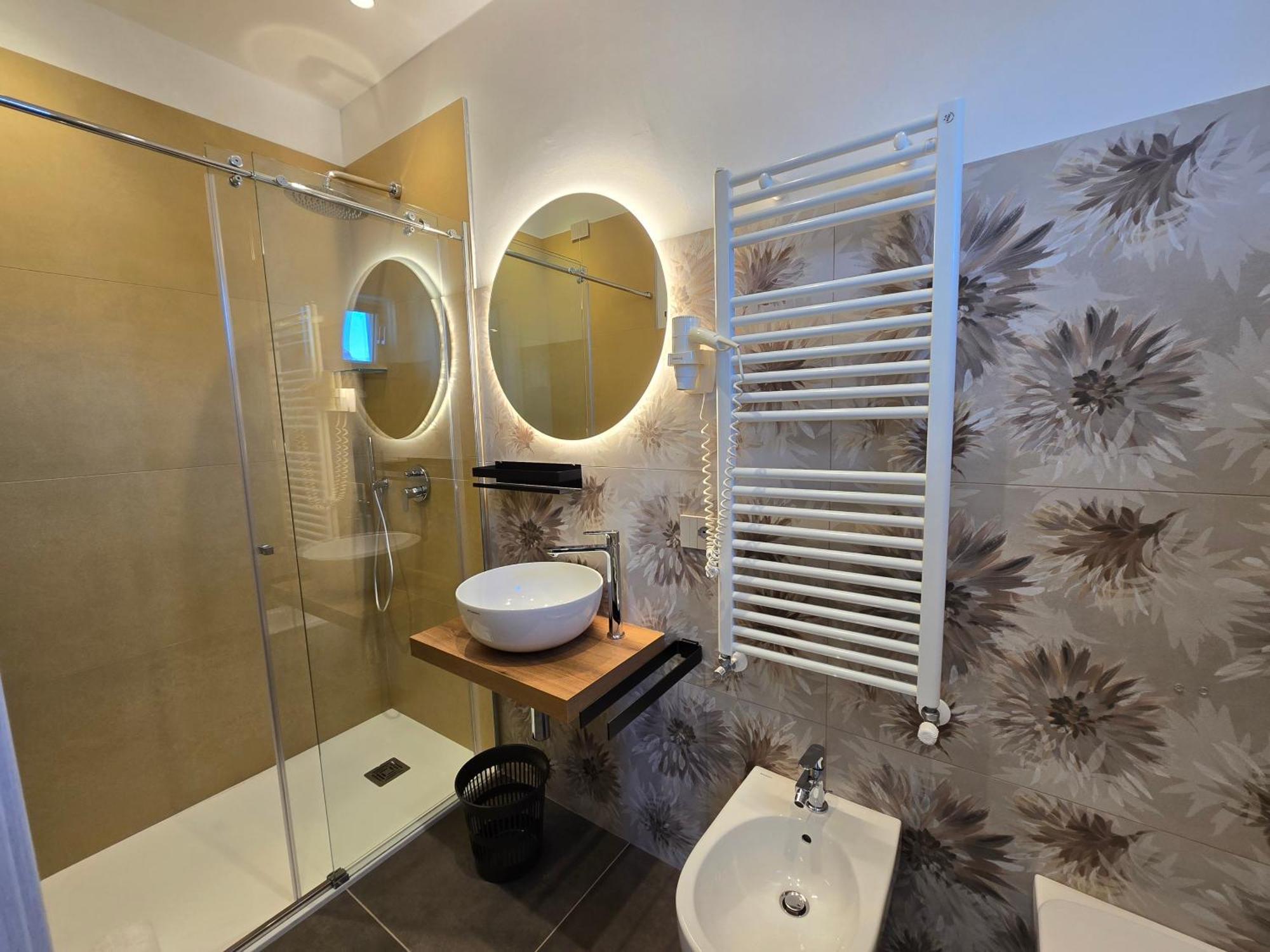 ברנצונה סול גארדה Hotel Pace מראה חיצוני תמונה