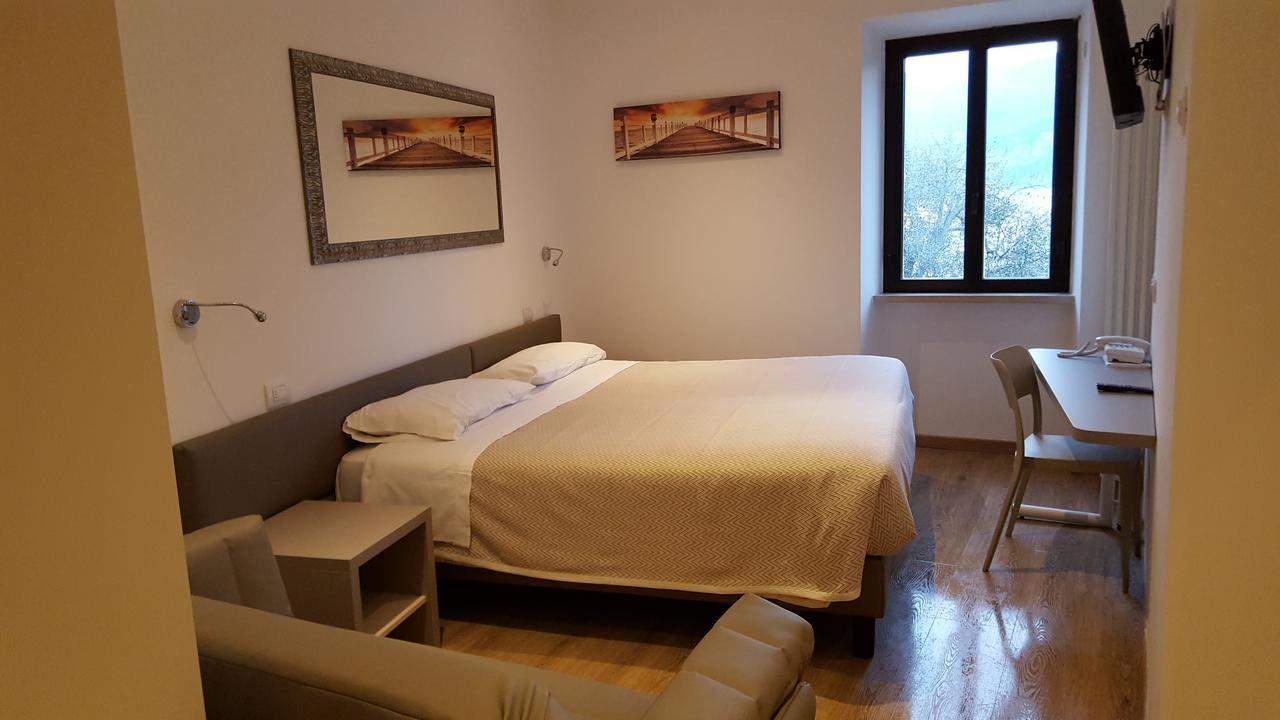 ברנצונה סול גארדה Hotel Pace מראה חיצוני תמונה